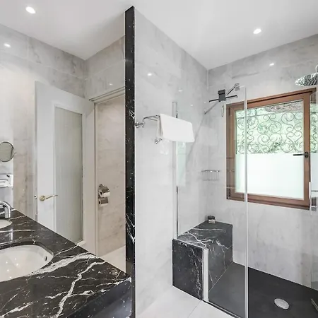 Quiet, Beautiful And Stylish House In Saint-raphael *