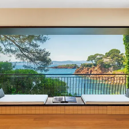 Apartmán Quiet, Beautiful And Stylish House In Saint-raphael