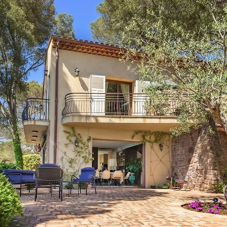 Apartmán Quiet, Beautiful And Stylish House In Saint-raphael *