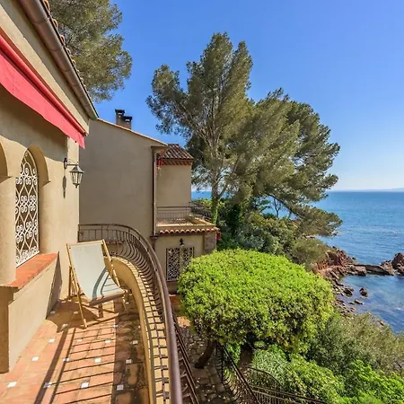 Apartmán Quiet, Beautiful And Stylish House In Saint-raphael